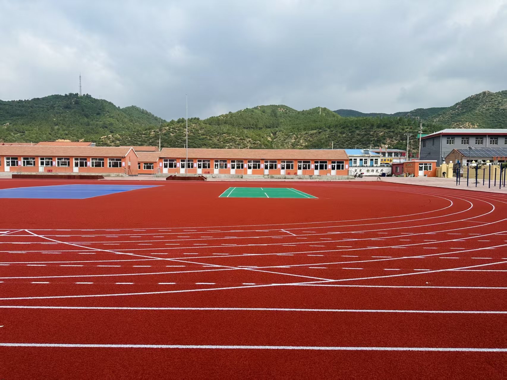 齐齐哈尔市塑胶地面硅PU球场 - 价格